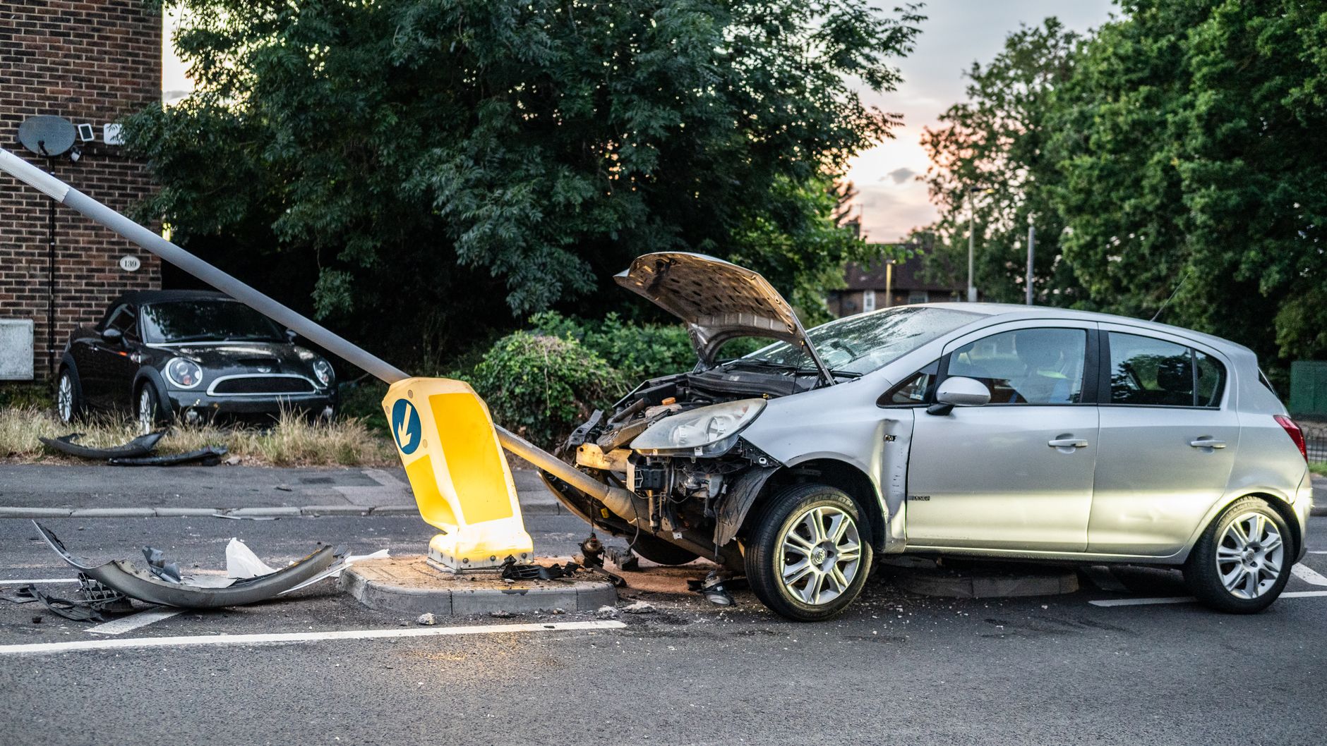 Emergency response at the scene of a road collision